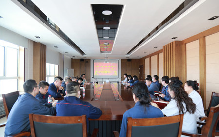 標題：華德牧草公司召開(kāi)2024年全面從嚴治黨工作會(huì )議
瀏覽次數：1198
發(fā)表時(shí)間：2024-04-01