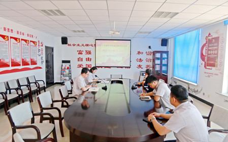 標題：華德牧草公司黨委召開(kāi)2024年第三季度理論中心組學(xué)習會(huì )暨黨紀學(xué)習教育總結大討論
瀏覽次數：935
發(fā)表時(shí)間：2024-08-12